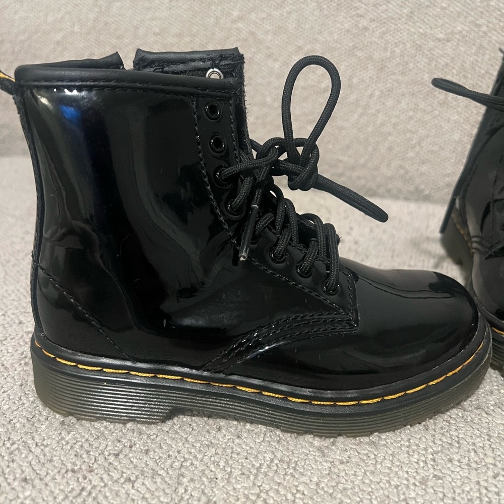 Dr. Martens 1460 Black Patent Leather Lace-Up Boots Toddler size 9 - Picture 3 of 8